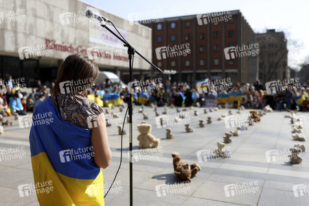 Kundgebung 'Frieden für Europa! Schützt die Kinder der Ukraine' in Köln