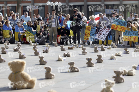 Kundgebung 'Frieden für Europa! Schützt die Kinder der Ukraine' in Köln