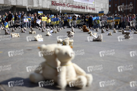 Kundgebung 'Frieden für Europa! Schützt die Kinder der Ukraine' in Köln