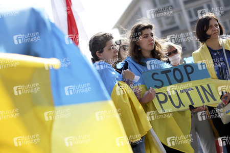 Kundgebung 'Frieden für Europa! Schützt die Kinder der Ukraine' in Köln