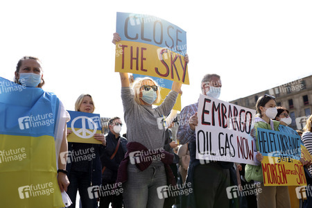 Kundgebung 'Frieden für Europa! Schützt die Kinder der Ukraine' in Köln