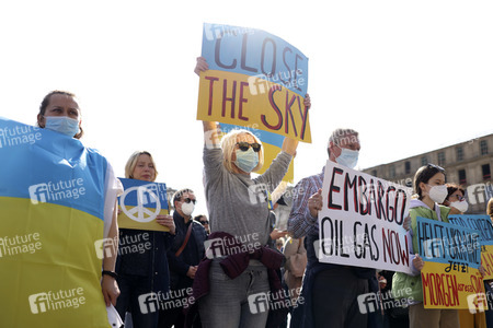 Kundgebung 'Frieden für Europa! Schützt die Kinder der Ukraine' in Köln
