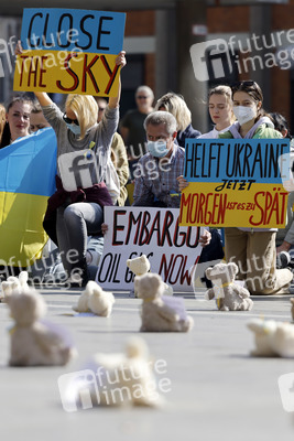 Kundgebung 'Frieden für Europa! Schützt die Kinder der Ukraine' in Köln