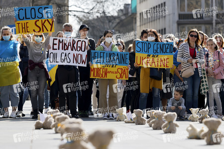 Kundgebung 'Frieden für Europa! Schützt die Kinder der Ukraine' in Köln