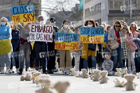 Kundgebung 'Frieden für Europa! Schützt die Kinder der Ukraine' in Köln