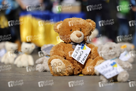 Kundgebung 'Frieden für Europa! Schützt die Kinder der Ukraine' in Köln