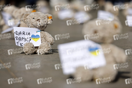 Kundgebung 'Frieden für Europa! Schützt die Kinder der Ukraine' in Köln