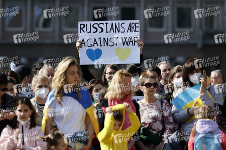 Kundgebung 'Frieden für Europa! Schützt die Kinder der Ukraine' in Köln