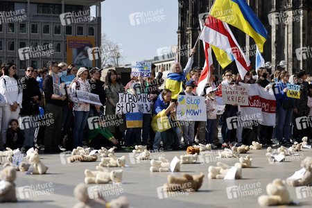 Kundgebung 'Frieden für Europa! Schützt die Kinder der Ukraine' in Köln
