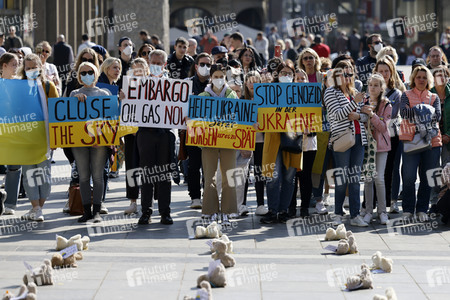 Kundgebung 'Frieden für Europa! Schützt die Kinder der Ukraine' in Köln