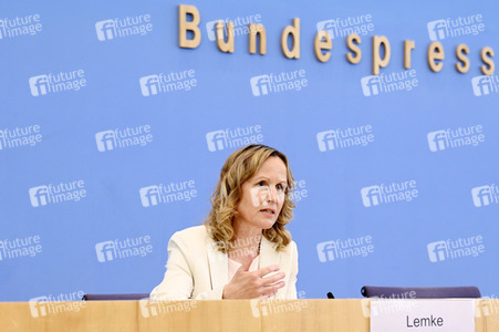 Bundespressekonferenz zum Aktionsprogramm Natürlicher Klimaschutz in Berlin