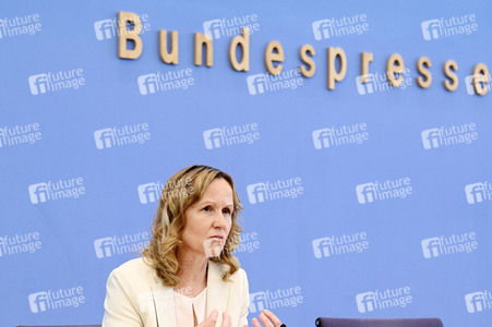 Bundespressekonferenz zum Aktionsprogramm Natürlicher Klimaschutz in Berlin