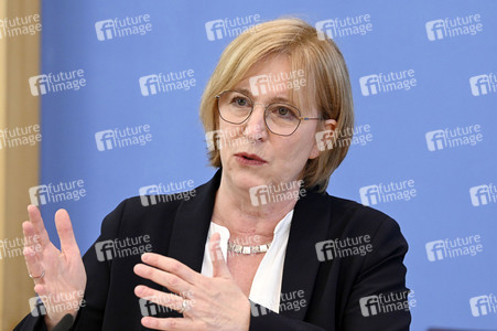 Bundespressekonferenz zum Aktionsprogramm Natürlicher Klimaschutz in Berlin