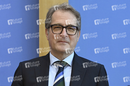 Bundespressekonferenz Vorstellung der aktualisierten Konjunkturprognose in Berlin