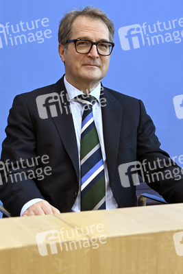 Bundespressekonferenz Vorstellung der aktualisierten Konjunkturprognose in Berlin