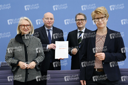 Bundespressekonferenz Vorstellung der aktualisierten Konjunkturprognose in Berlin