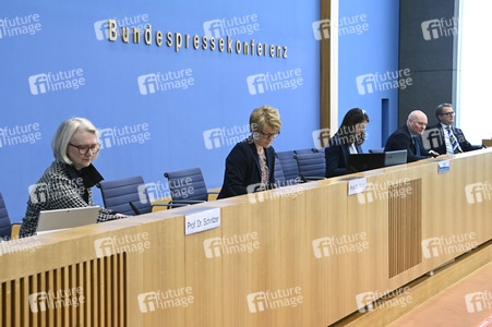 Bundespressekonferenz Vorstellung der aktualisierten Konjunkturprognose in Berlin