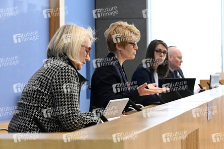 Bundespressekonferenz Vorstellung der aktualisierten Konjunkturprognose in Berlin