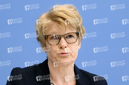 Bundespressekonferenz Vorstellung der aktualisierten Konjunkturprognose in Berlin