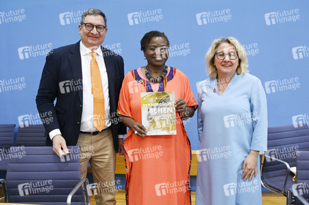 Bundespressekonferenz Vorstellung des UNFPA-Weltbevölkerungsberichts 2022 in Berlin