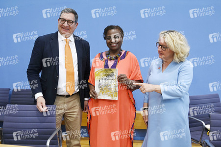 Bundespressekonferenz Vorstellung des UNFPA-Weltbevölkerungsberichts 2022 in Berlin