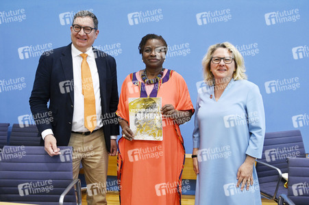 Bundespressekonferenz Vorstellung des UNFPA-Weltbevölkerungsberichts 2022 in Berlin