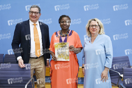 Bundespressekonferenz Vorstellung des UNFPA-Weltbevölkerungsberichts 2022 in Berlin