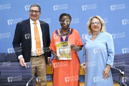 Bundespressekonferenz Vorstellung des UNFPA-Weltbevölkerungsberichts 2022 in Berlin