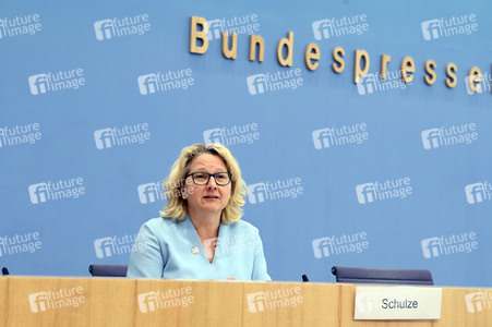 Bundespressekonferenz Vorstellung des UNFPA-Weltbevölkerungsberichts 2022 in Berlin
