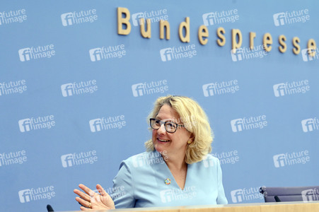 Bundespressekonferenz Vorstellung des UNFPA-Weltbevölkerungsberichts 2022 in Berlin