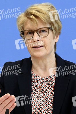 Bundespressekonferenz Vorstellung der aktualisierten Konjunkturprognose in Berlin