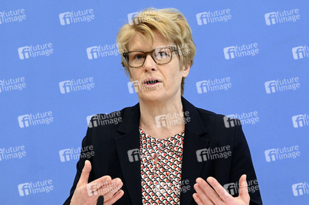 Bundespressekonferenz Vorstellung der aktualisierten Konjunkturprognose in Berlin