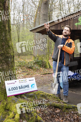 Eurowings und Flughafen Köln/Bonn pflanzen 6.000 Bäume im Königsforst bei Bergisch-Gladbach