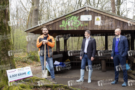Eurowings und Flughafen Köln/Bonn pflanzen 6.000 Bäume im Königsforst bei Bergisch-Gladbach
