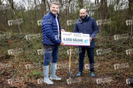 Eurowings und Flughafen Köln/Bonn pflanzen 6.000 Bäume im Königsforst bei Bergisch-Gladbach