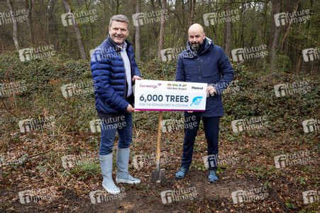 Eurowings und Flughafen Köln/Bonn pflanzen 6.000 Bäume im Königsforst bei Bergisch-Gladbach