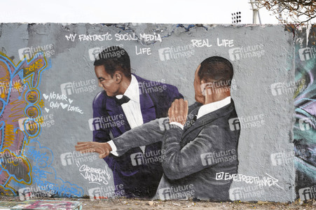 Oscar-Ohrfeige von Will Smith gegen Chris Rock als Graffito in Berlin