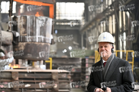 Olaf Scholz besucht die FWH Stahlguss GmbH in Mülheim an der Ruhr