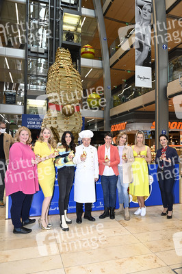 Oster-Goldhasen-Charity in Hamburg