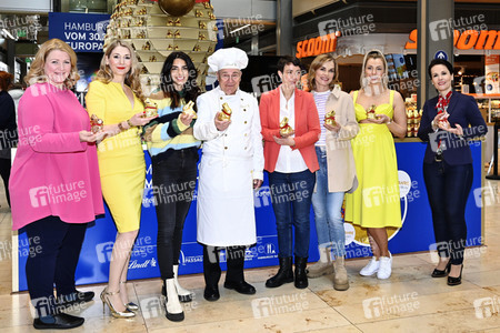 Oster-Goldhasen-Charity in Hamburg