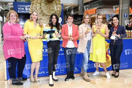 Oster-Goldhasen-Charity in Hamburg