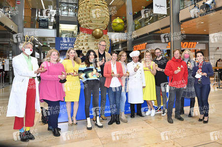 Oster-Goldhasen-Charity in Hamburg