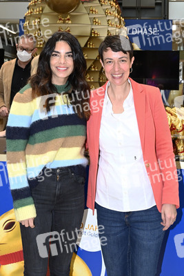 Oster-Goldhasen-Charity in Hamburg