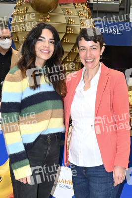 Oster-Goldhasen-Charity in Hamburg