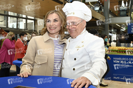 Oster-Goldhasen-Charity in Hamburg