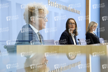 Bundespressekonferenz Vulnerabilität und Resilienz in der Krise in Berlin