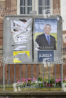 Plakate zur französischen Präsidentschaftswahl in Straßburg