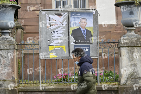 Plakate zur französischen Präsidentschaftswahl in Straßburg