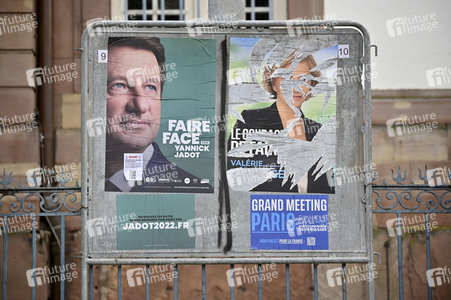 Plakate zur französischen Präsidentschaftswahl in Straßburg