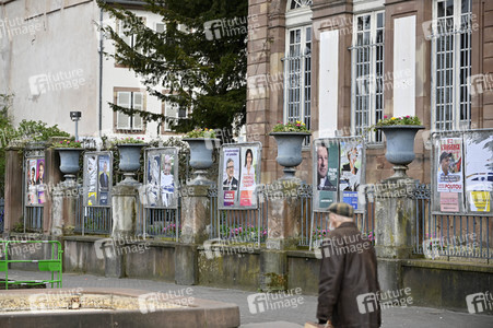 Plakate zur französischen Präsidentschaftswahl in Straßburg